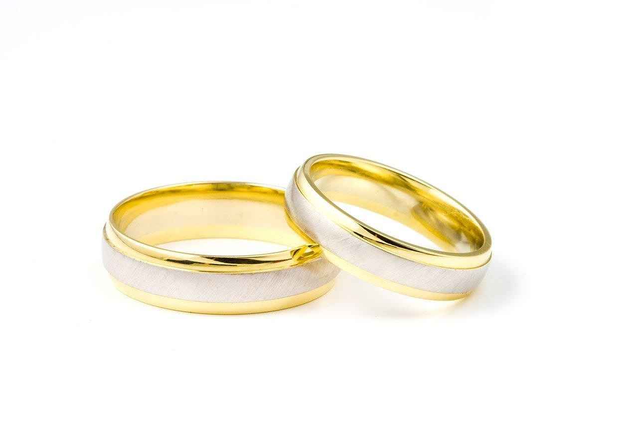Why Consider Vintage or Antique Rings?