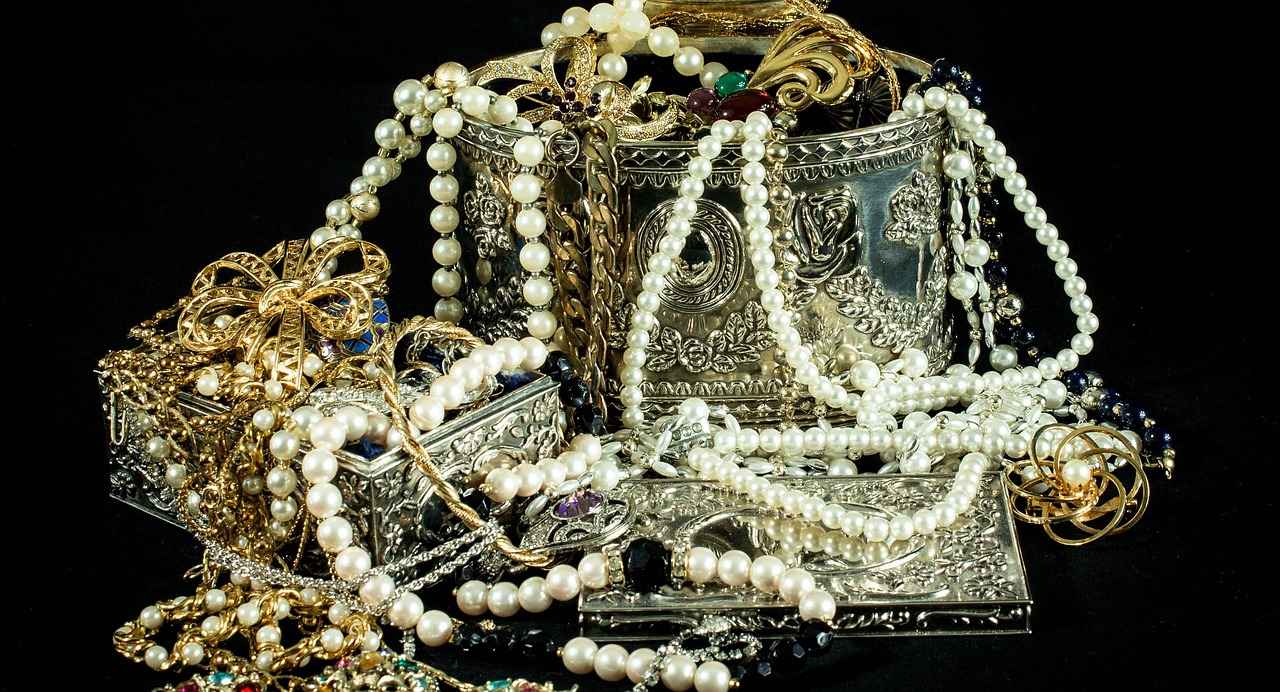 Why Support Local Artisan Jewelry Shops?