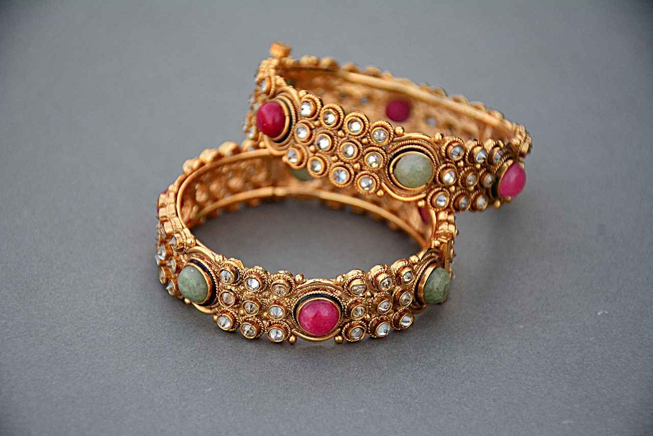What Are the Current Trends in Custom Jewelry?