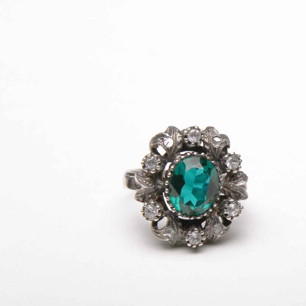 Best Family-Owned Jewelry Stores in the United States for Unique Finds 3 Exploring Family-Owned Jewelry Stores in California