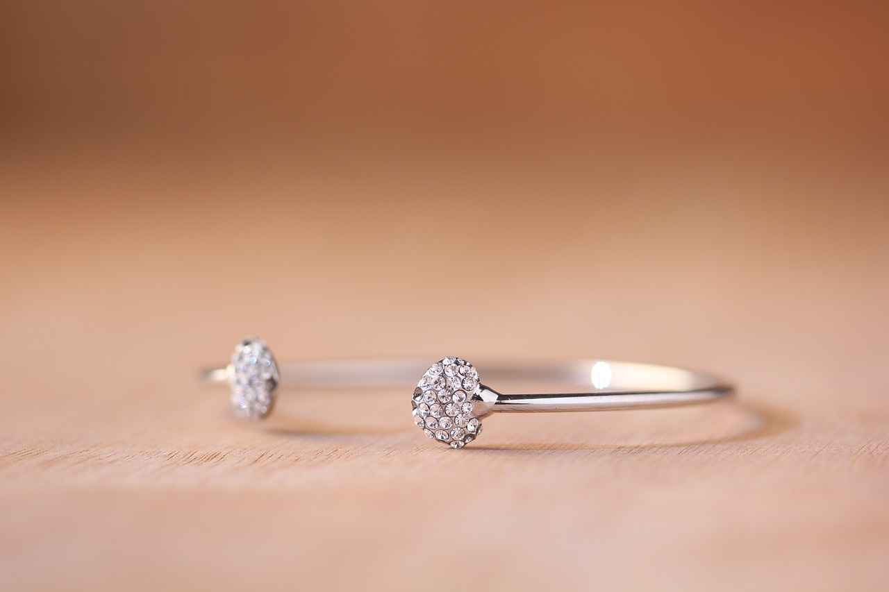 Why Choose Custom Jewelry Over Mass-Produced Options?