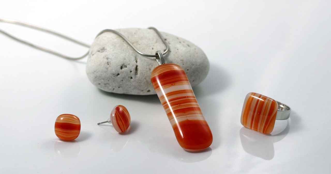 What Occasions Suit Dangling Earrings Best?