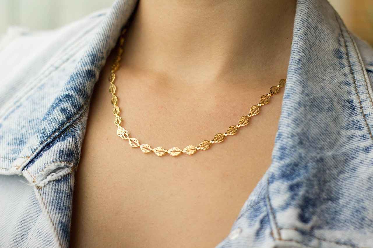 How Does White Gold Compare to Yellow Gold?