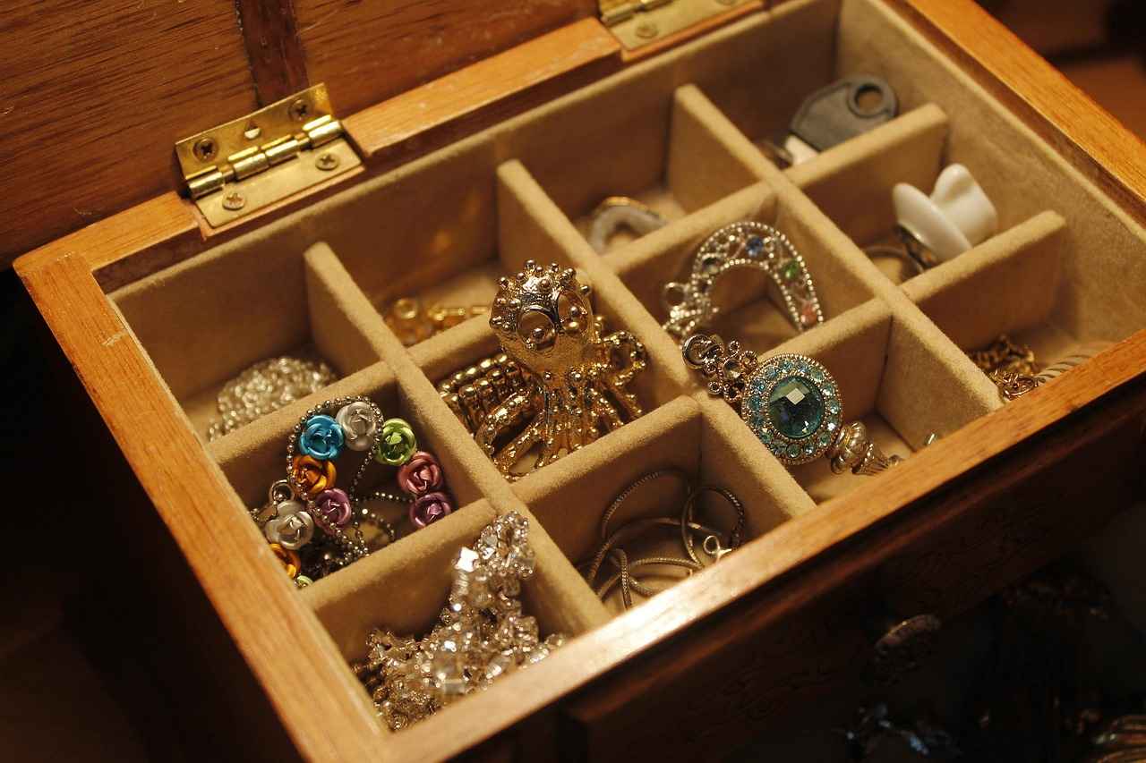 Are There Alternatives to White Gold for Investment?