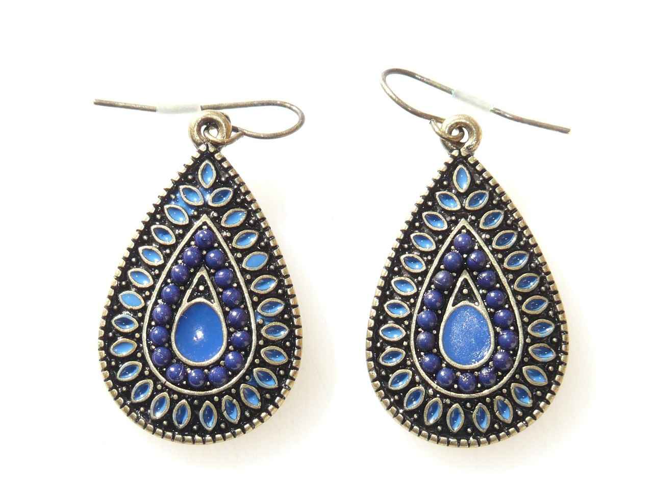What Are the Different Styles of Earrings?