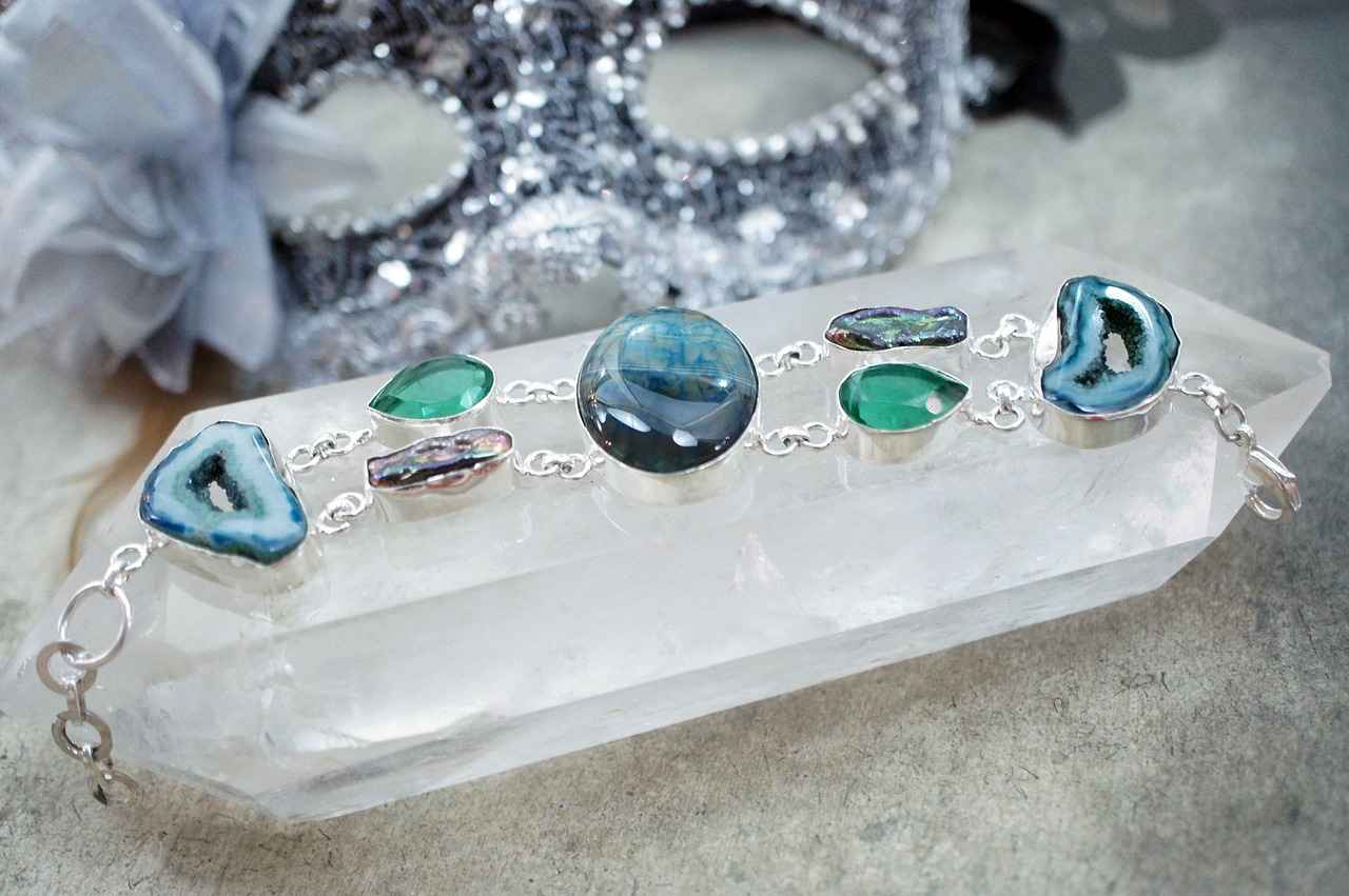 Common Signs of Fake Jewelry