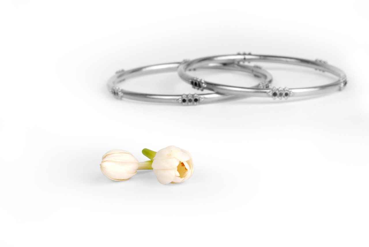 What Are the Basic Knotting Techniques?