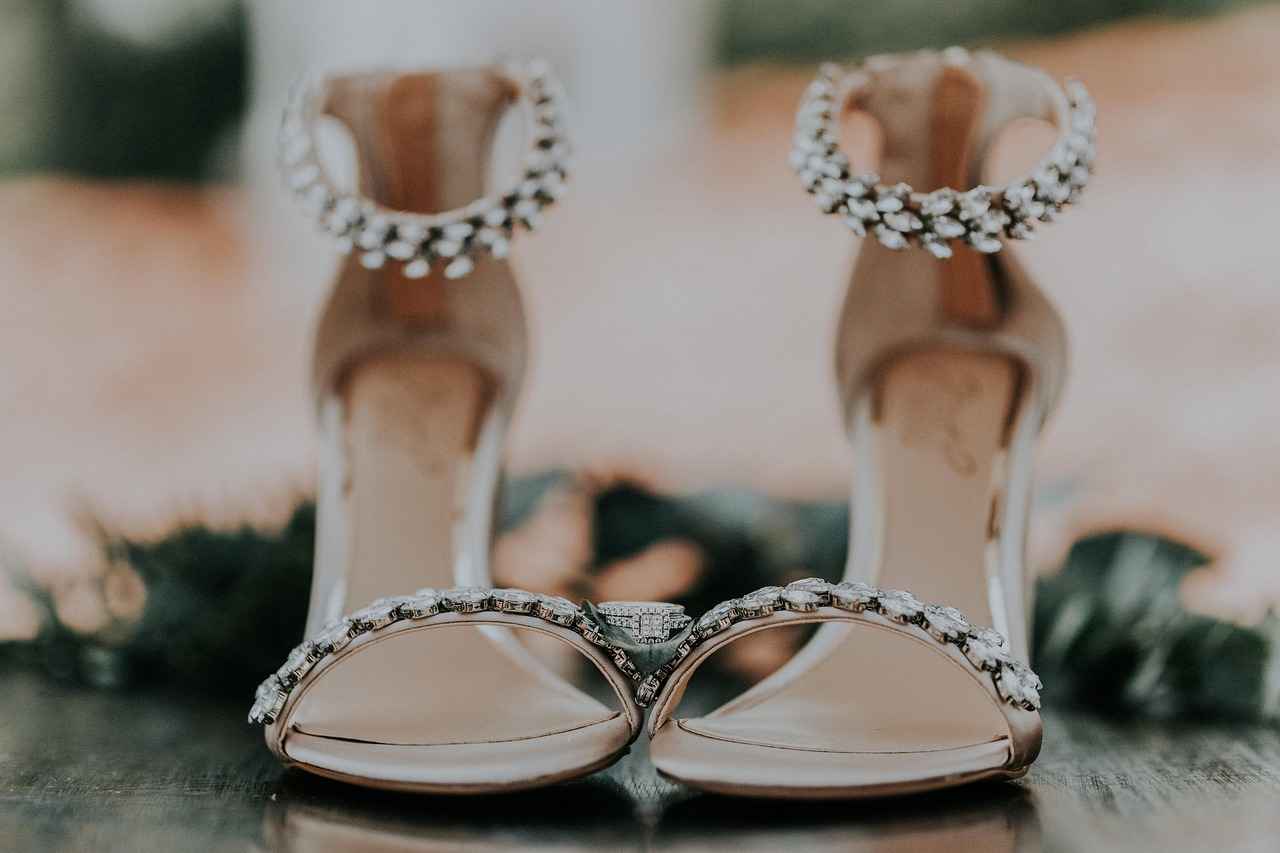 What Styles of Wedding Rings Are Available?
