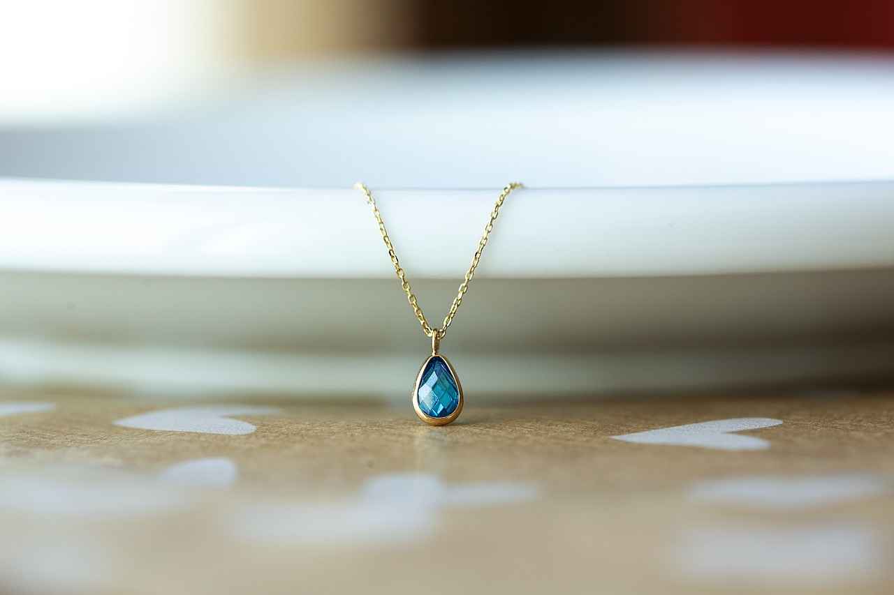 Choosing the Right Necklaces for Layering