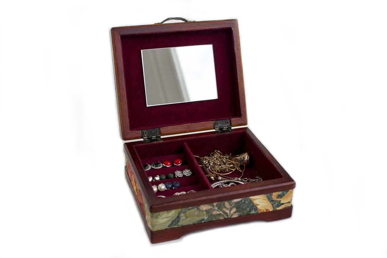 What Materials Are Best for Jewelry Storage?