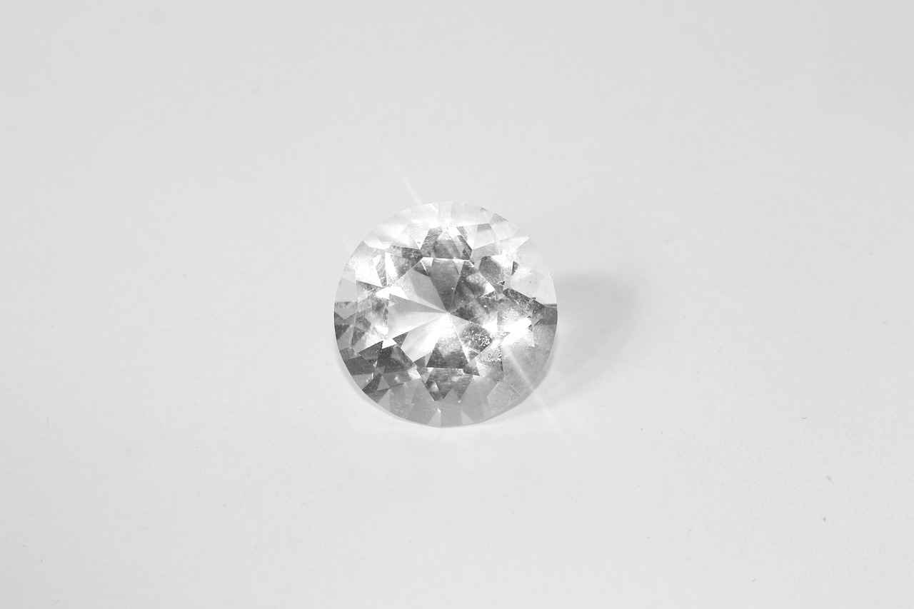 What Are the Risks of Investing in Loose Gemstones?