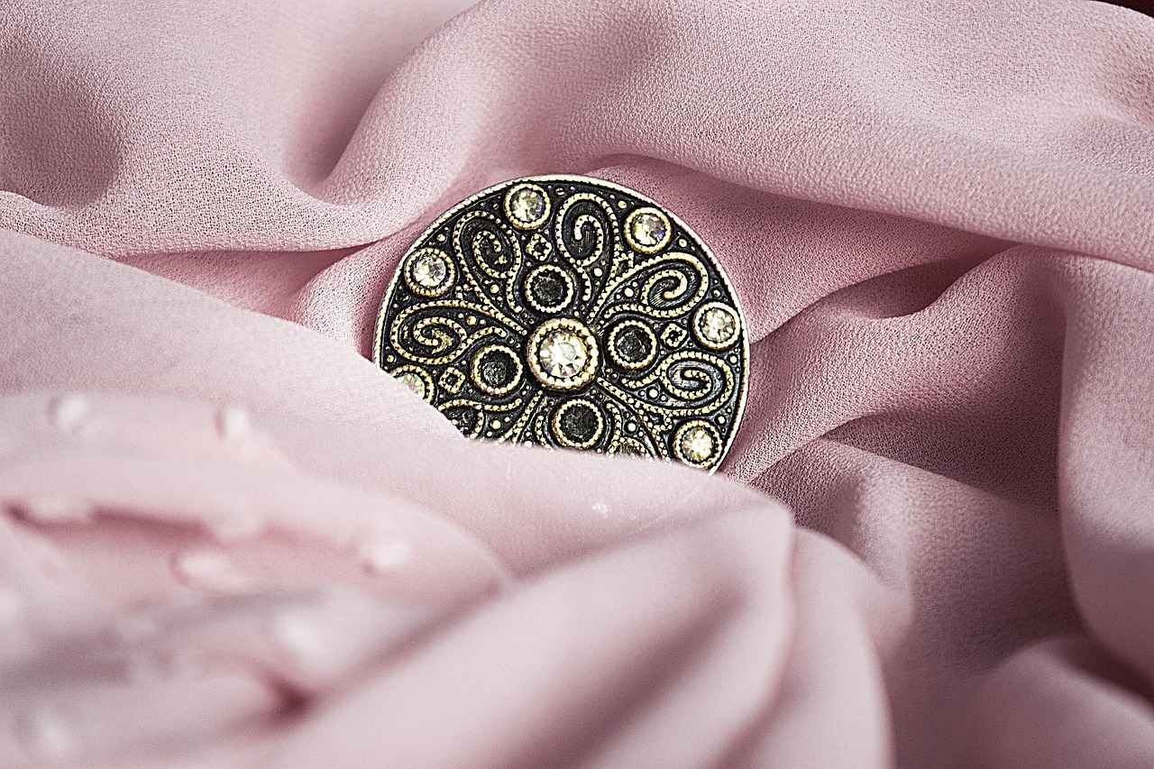 How to Match Jewelry with Your Outfit?