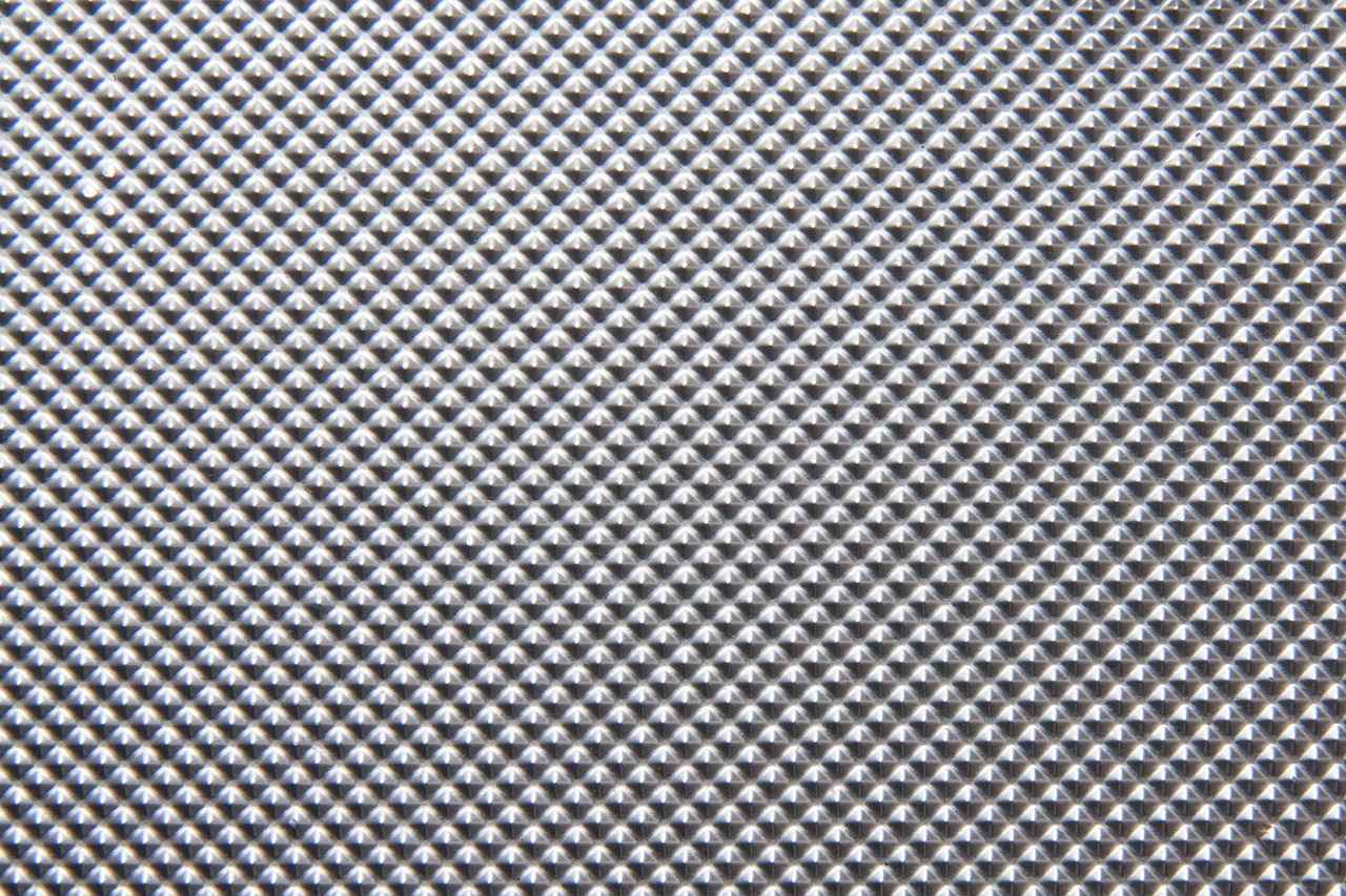 How Can Investors Decide Between Silver and Gold?