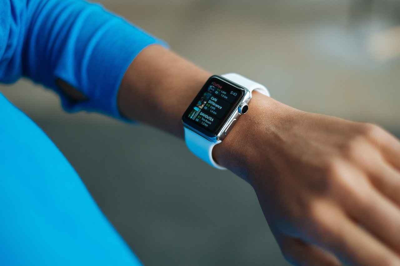 How Does Smart Jewelry Work?