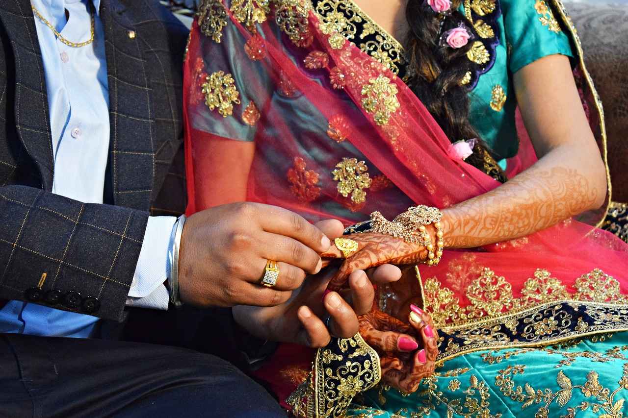 Are There Alternatives to Traditional Engagement Rings?