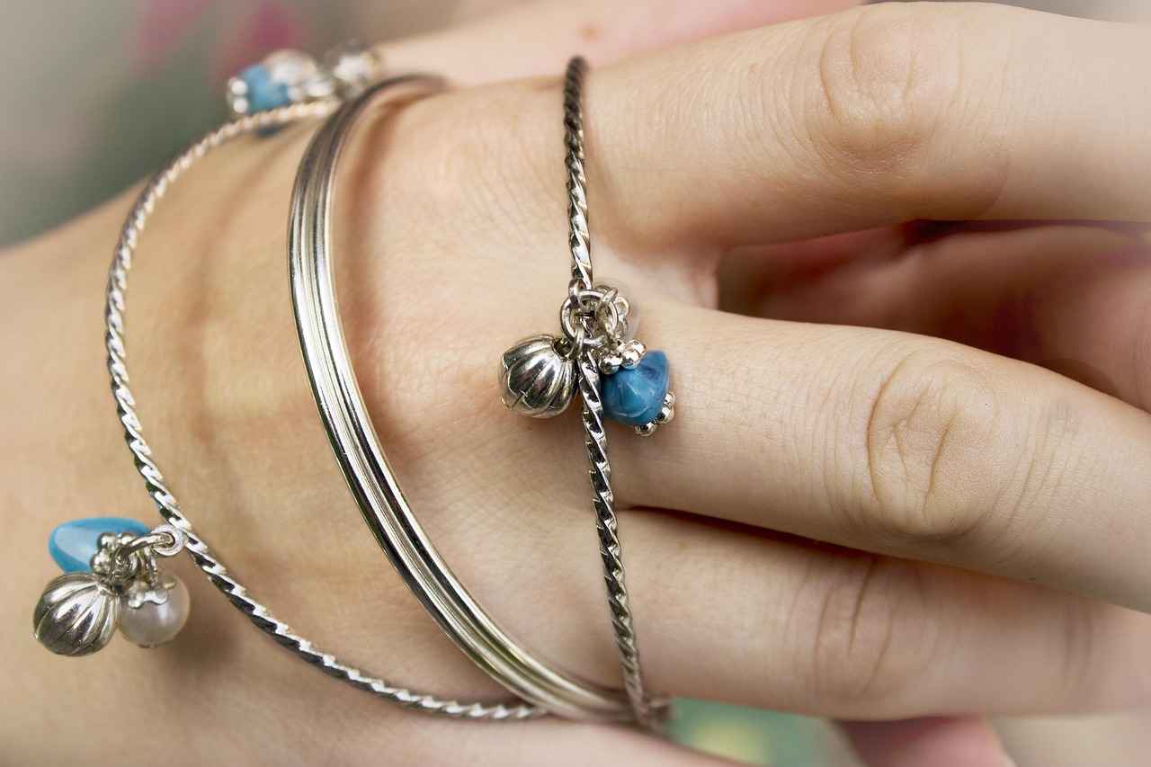 Why is Unisex Jewelry Gaining Popularity?