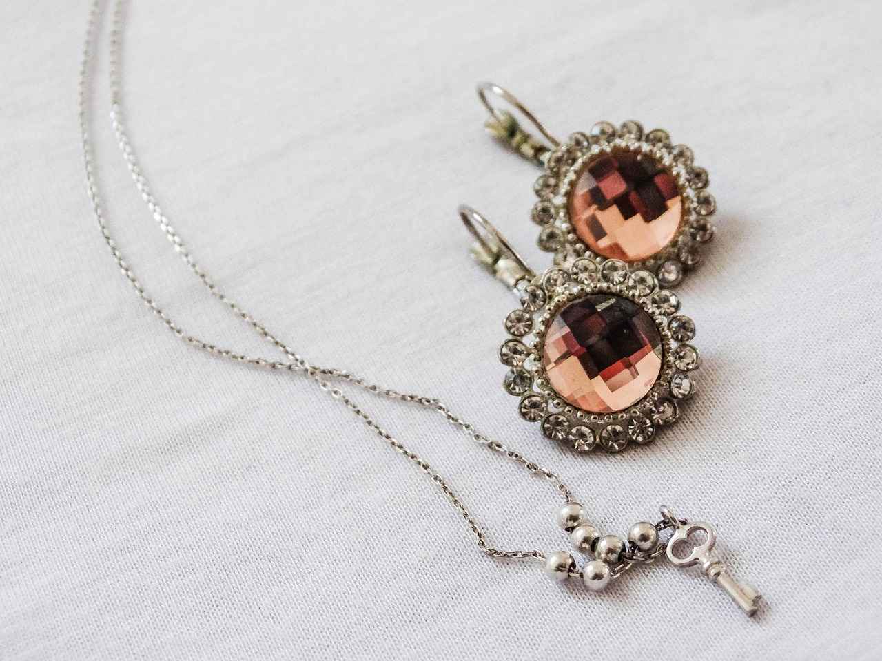 How to Style Layered Necklaces?