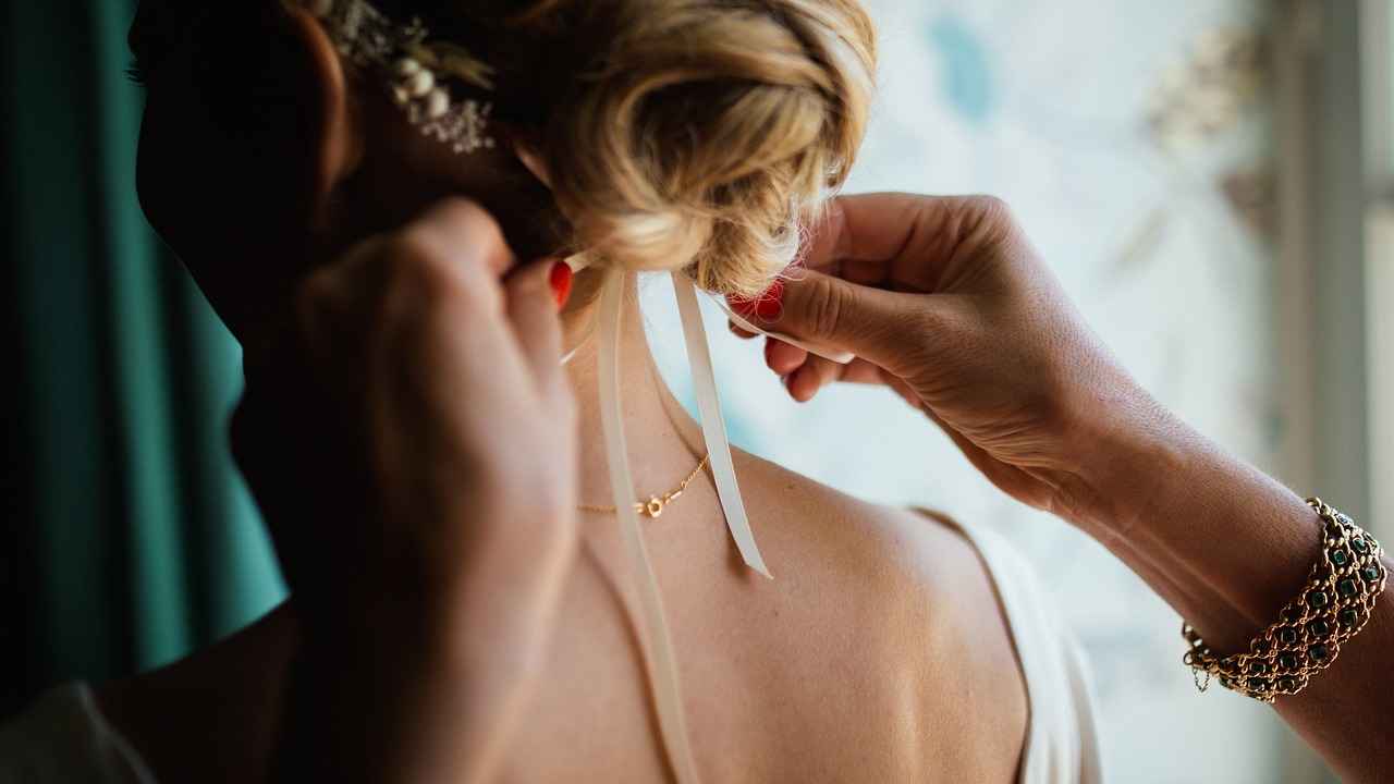 How to Care for Your Jewelry on the Wedding Day?