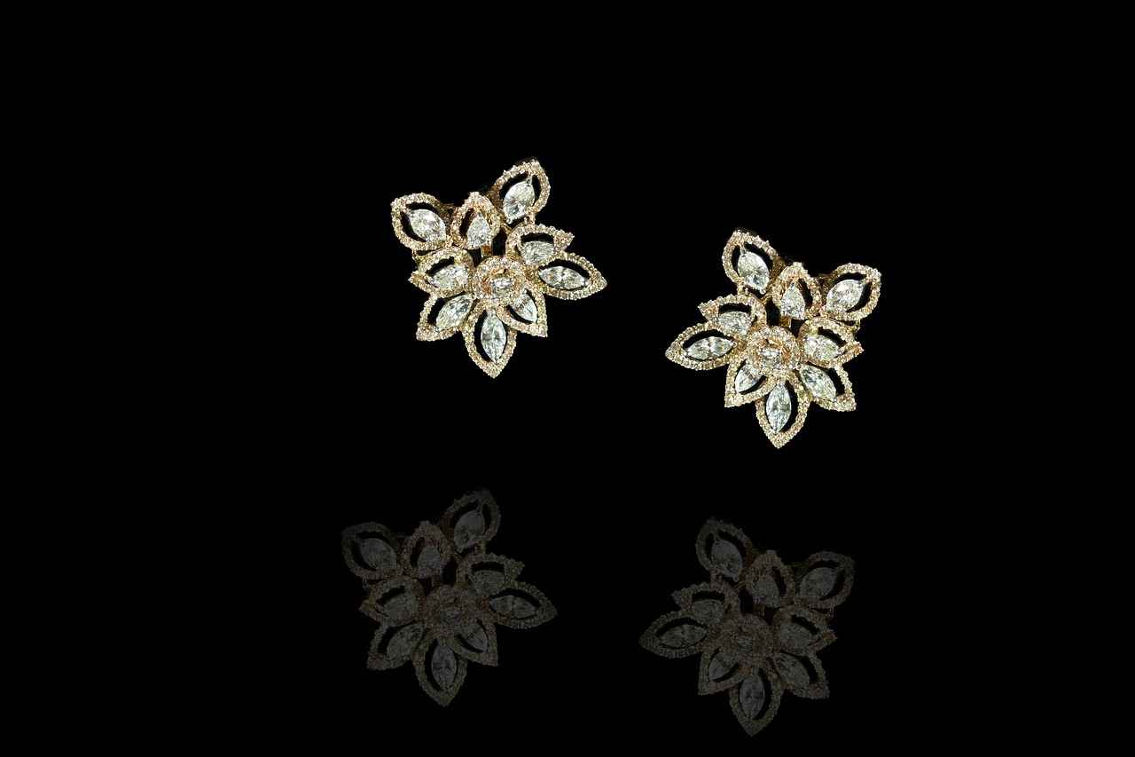 How to Verify Authenticity When Buying Luxury Jewelry?