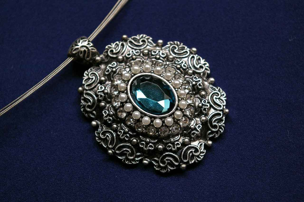 Are There Any Unique Jewelry Trends This Year?