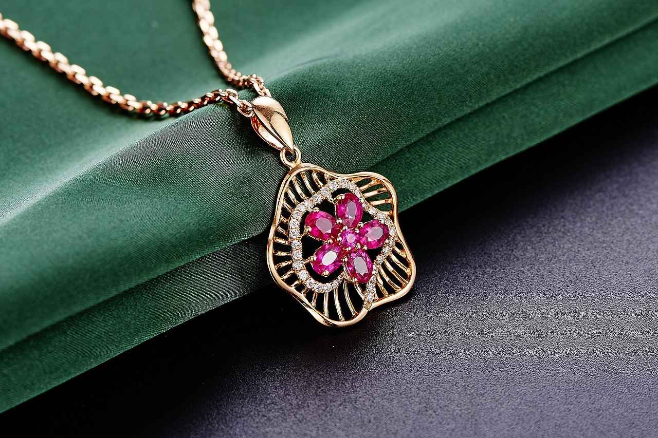 Online Platforms for Sustainable Jewelry