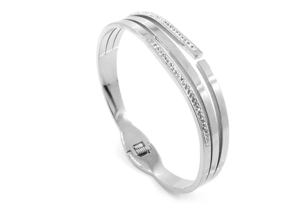 How Are Red String Bracelets Used in Hinduism?