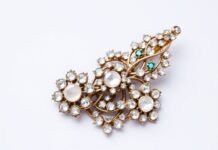 The Timeless Elegance of Brooches: A Fashion Staple Through the Ages The Timeless Elegance of Brooches: A Fashion Staple Through the Ages
