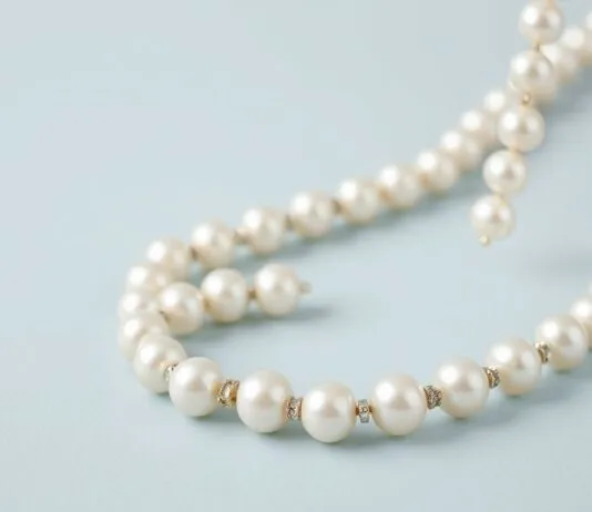 The Timeless Elegance of Pearl Jewelry: A Comprehensive Guide The Timeless Elegance of Pearl Jewelry: An In-Depth Guide